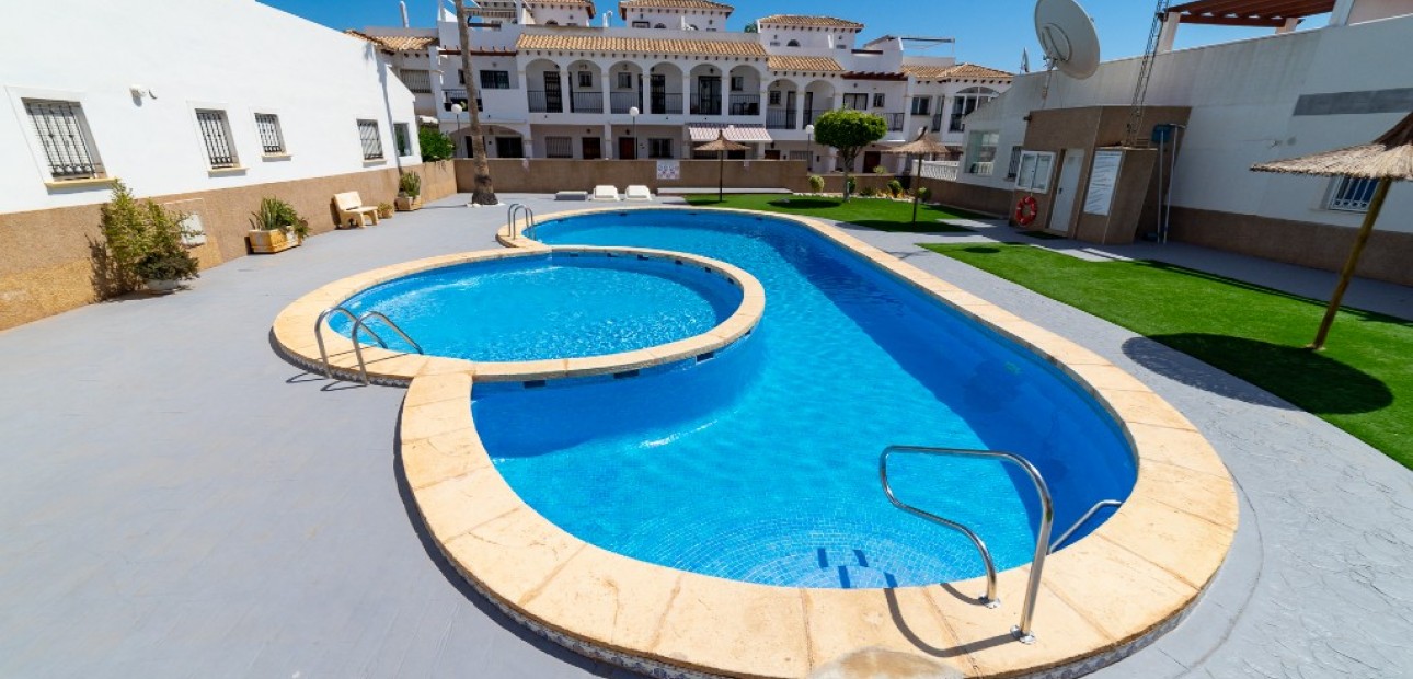 Sale - Townhouse -
Punta Prima - La Ciñuelica