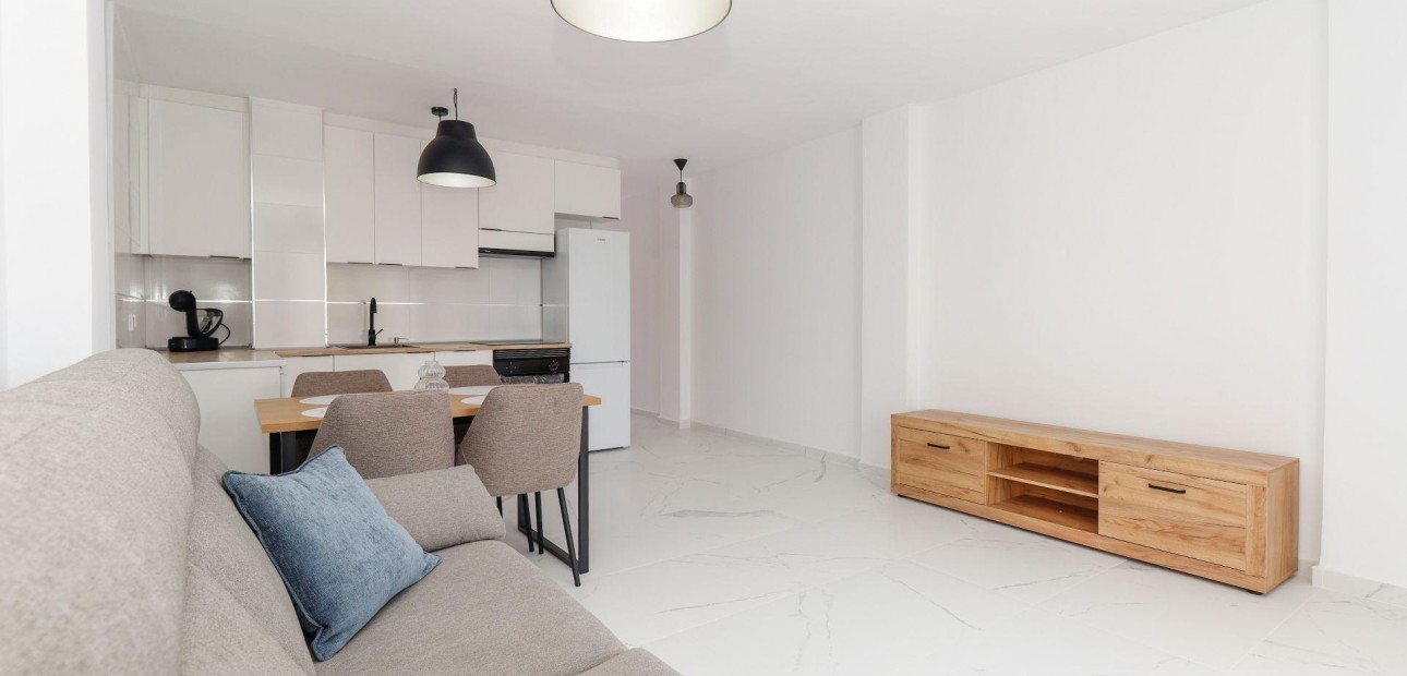 Sale - Apartment / flat -
Torrevieja - Punta prima