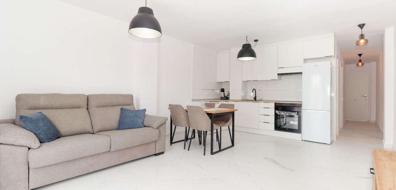 Sale - Apartment / flat -
Torrevieja - Punta prima