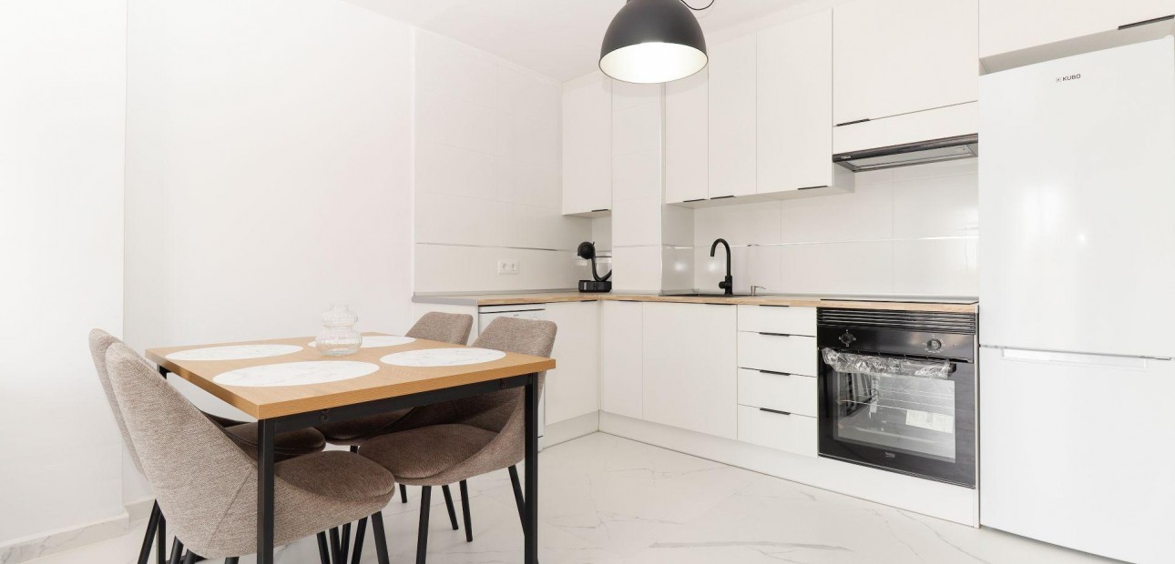 Sale - Apartment / flat -
Torrevieja - Punta prima