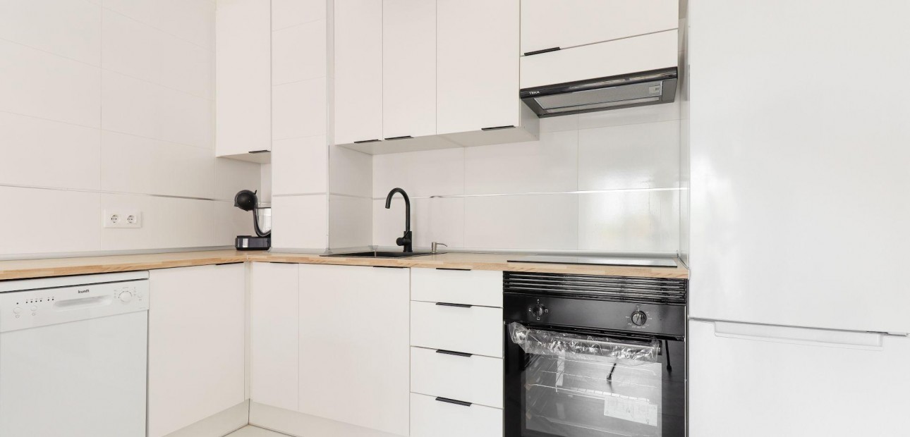 Sale - Apartment / flat -
Torrevieja - Punta prima