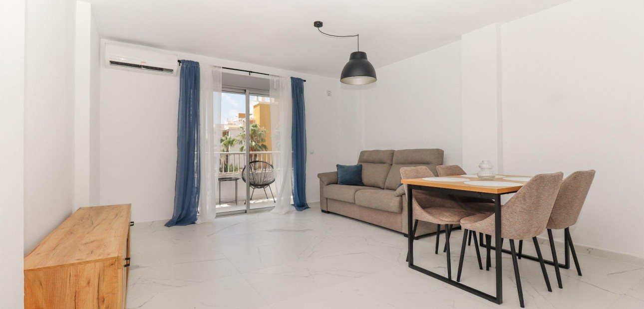 Sale - Apartment / flat -
Torrevieja - Punta prima
