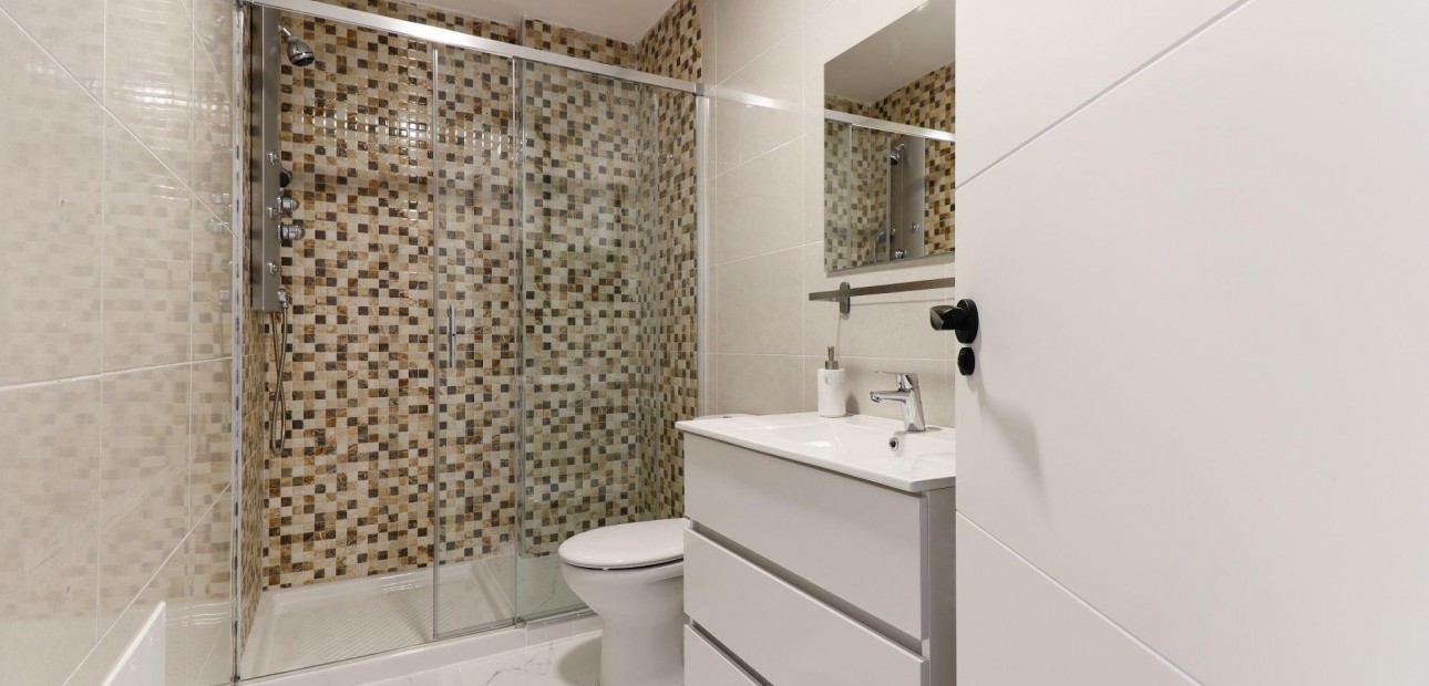 Sale - Apartment / flat -
Torrevieja - Punta prima