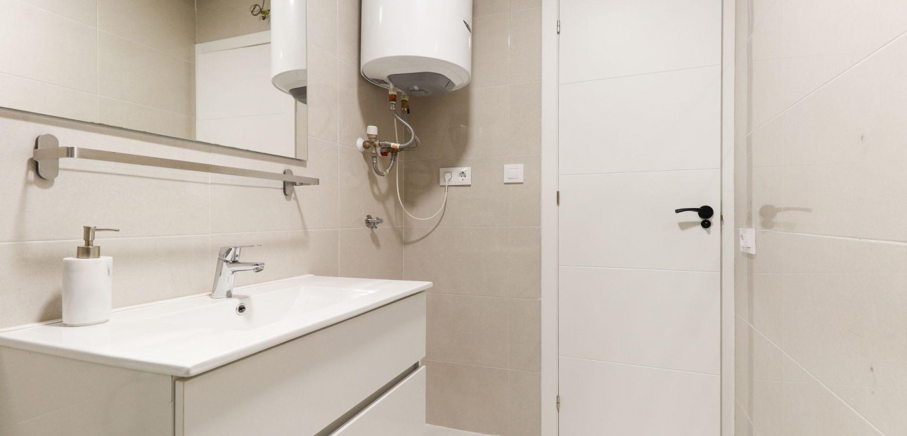 Sale - Apartment / flat -
Torrevieja - Punta prima
