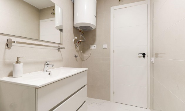 Sale - Apartment / flat -
Torrevieja - Punta prima