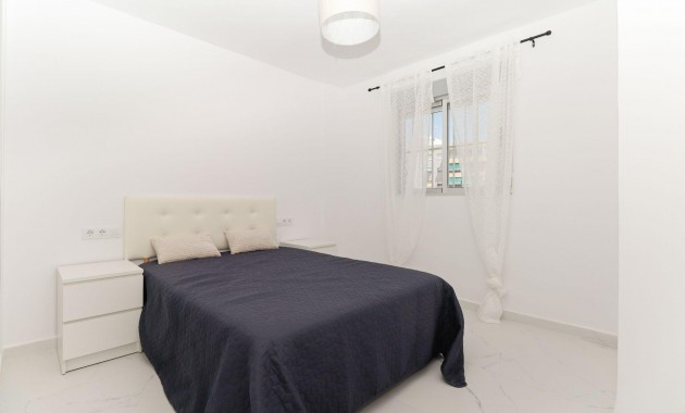 Sale - Apartment / flat -
Torrevieja - Punta prima