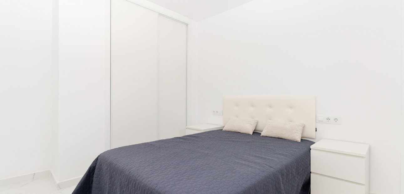 Sale - Apartment / flat -
Torrevieja - Punta prima