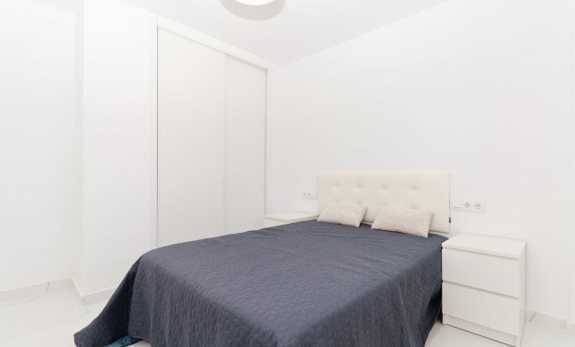 Sale - Apartment / flat -
Torrevieja - Punta prima