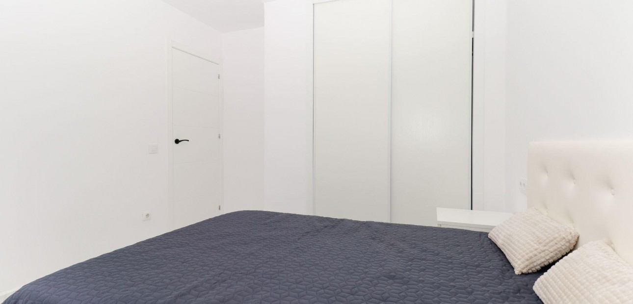 Sale - Apartment / flat -
Torrevieja - Punta prima