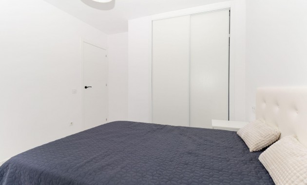 Sale - Apartment / flat -
Torrevieja - Punta prima