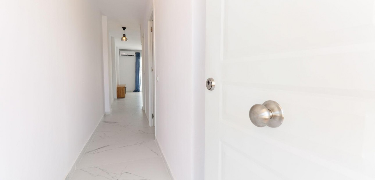 Sale - Apartment / flat -
Torrevieja - Punta prima