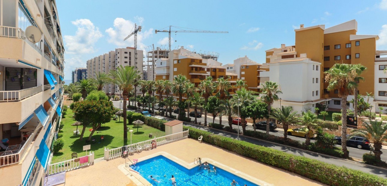 Sale - Apartment / flat -
Torrevieja - Punta prima