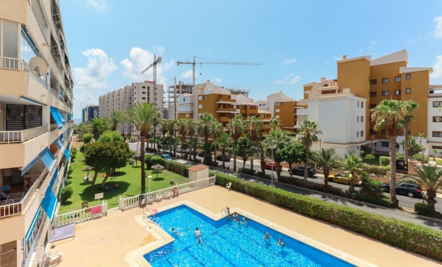 Sale - Apartment / flat -
Torrevieja - Punta prima