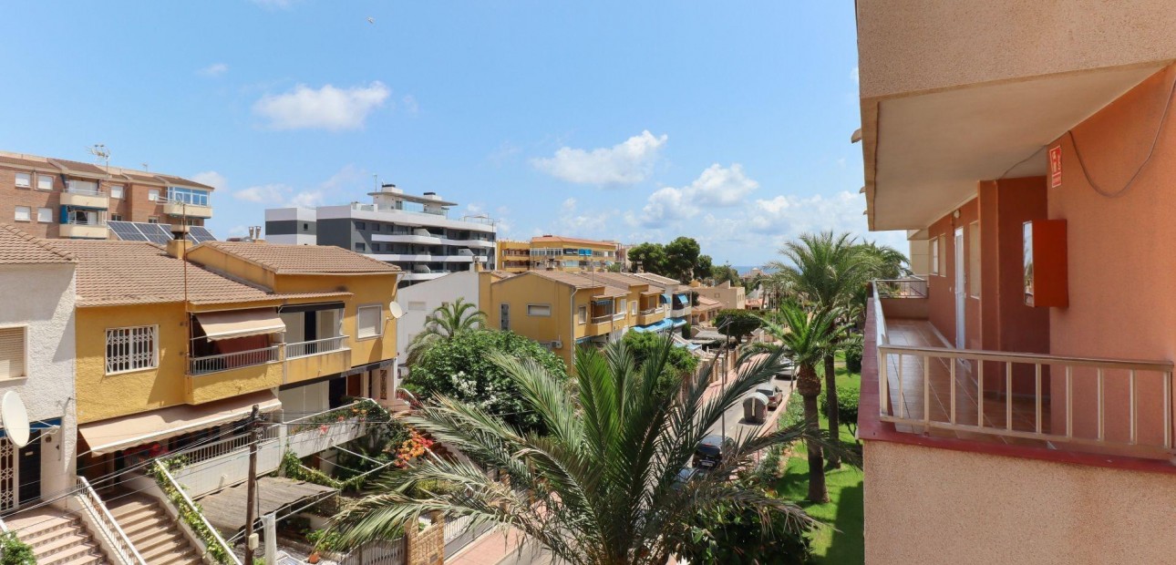 Sale - Apartment / flat -
Torrevieja - Punta prima