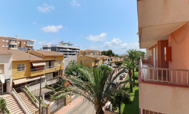Sale - Apartment / flat -
Torrevieja - Punta prima