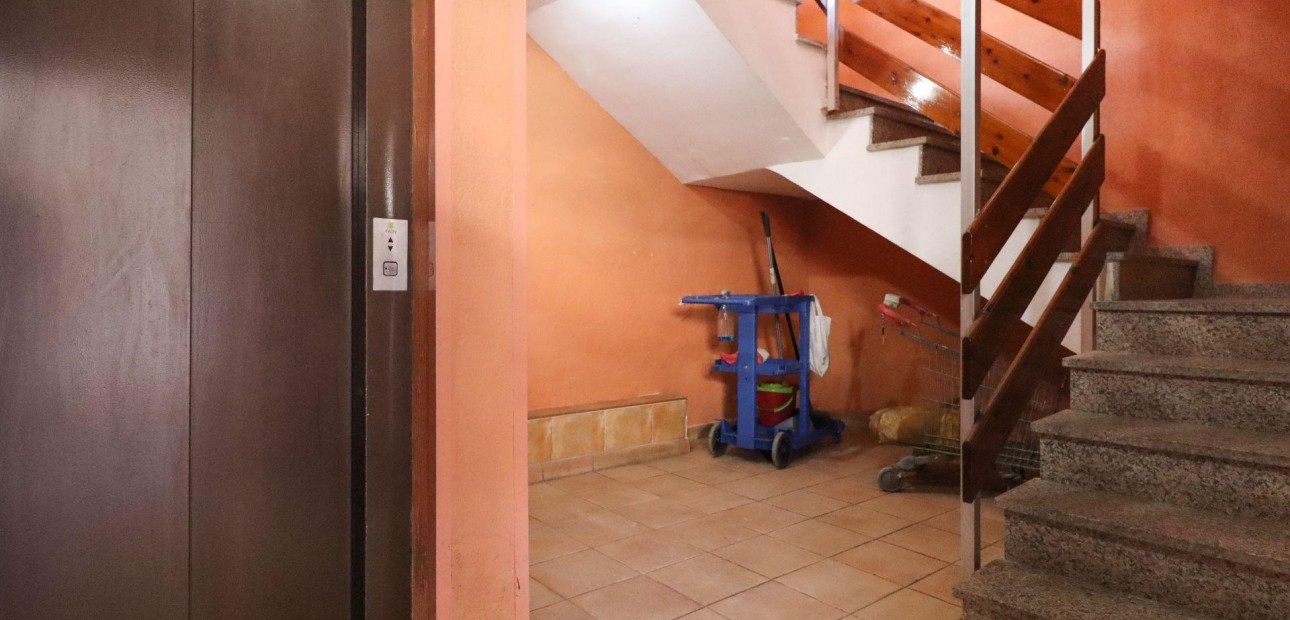 Sale - Apartment / flat -
Torrevieja - Punta prima