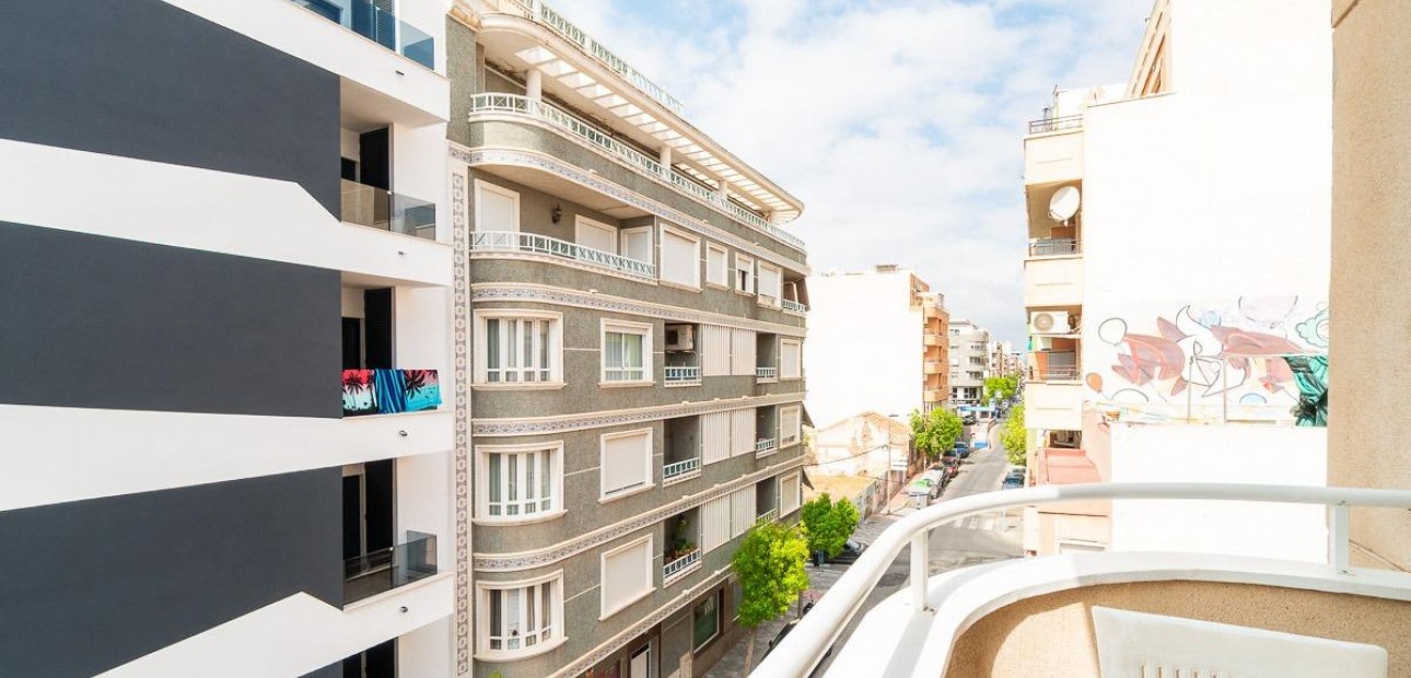 Sale - Apartment / flat -
Torrevieja - Centro