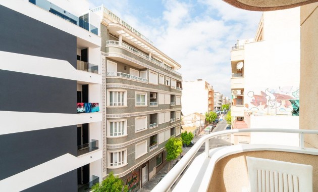 Sale - Apartment / flat -
Torrevieja - Centro