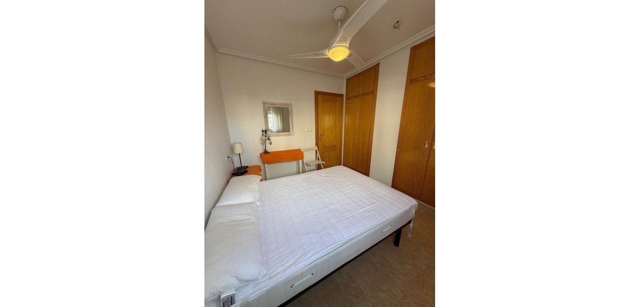 Sale - Apartment / flat -
Torrevieja - Playa del cura
