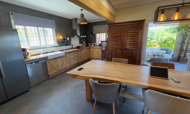 Venta - Finca / Country Property -
Catral