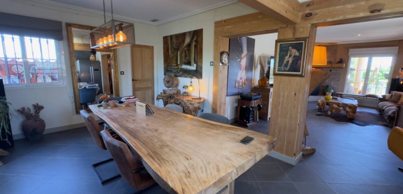 Venta - Finca / Country Property -
Catral