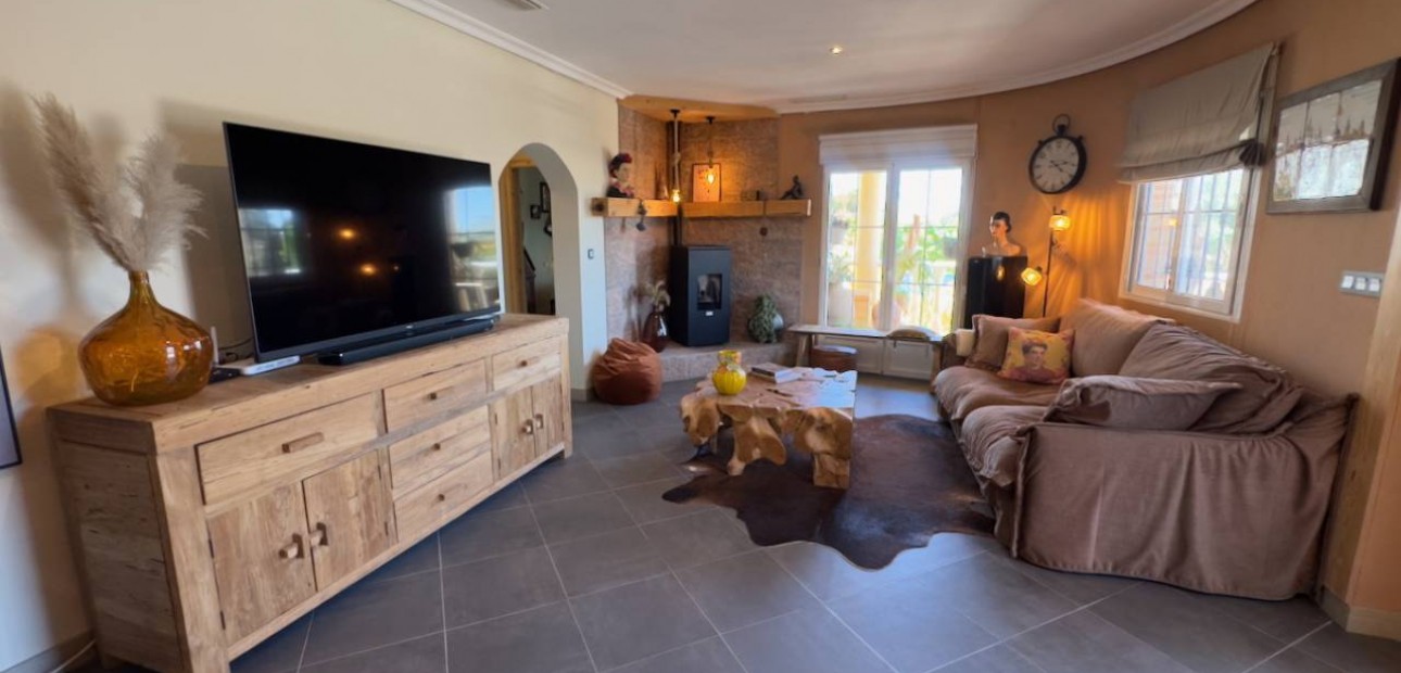 Venta - Finca / Country Property -
Catral