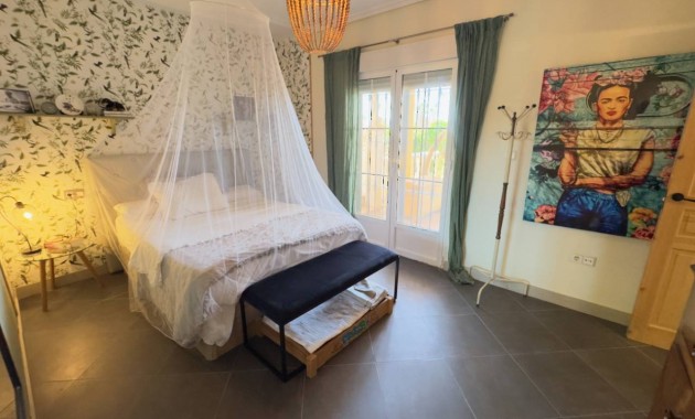 Venta - Finca / Country Property -
Catral