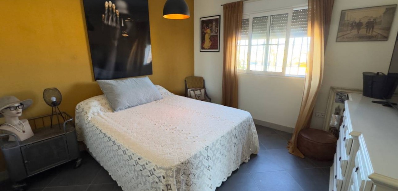 Venta - Finca / Country Property -
Catral