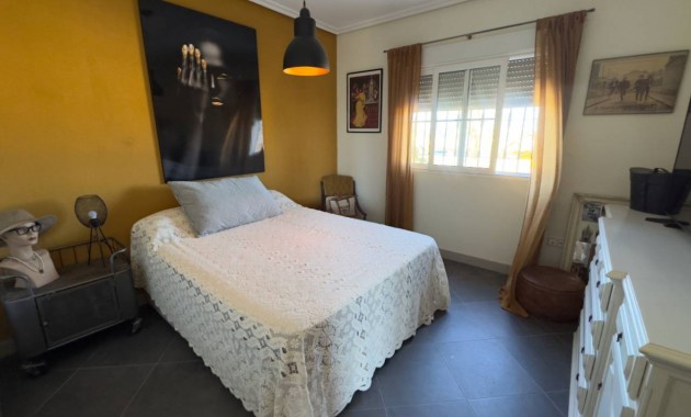 Venta - Finca / Country Property -
Catral