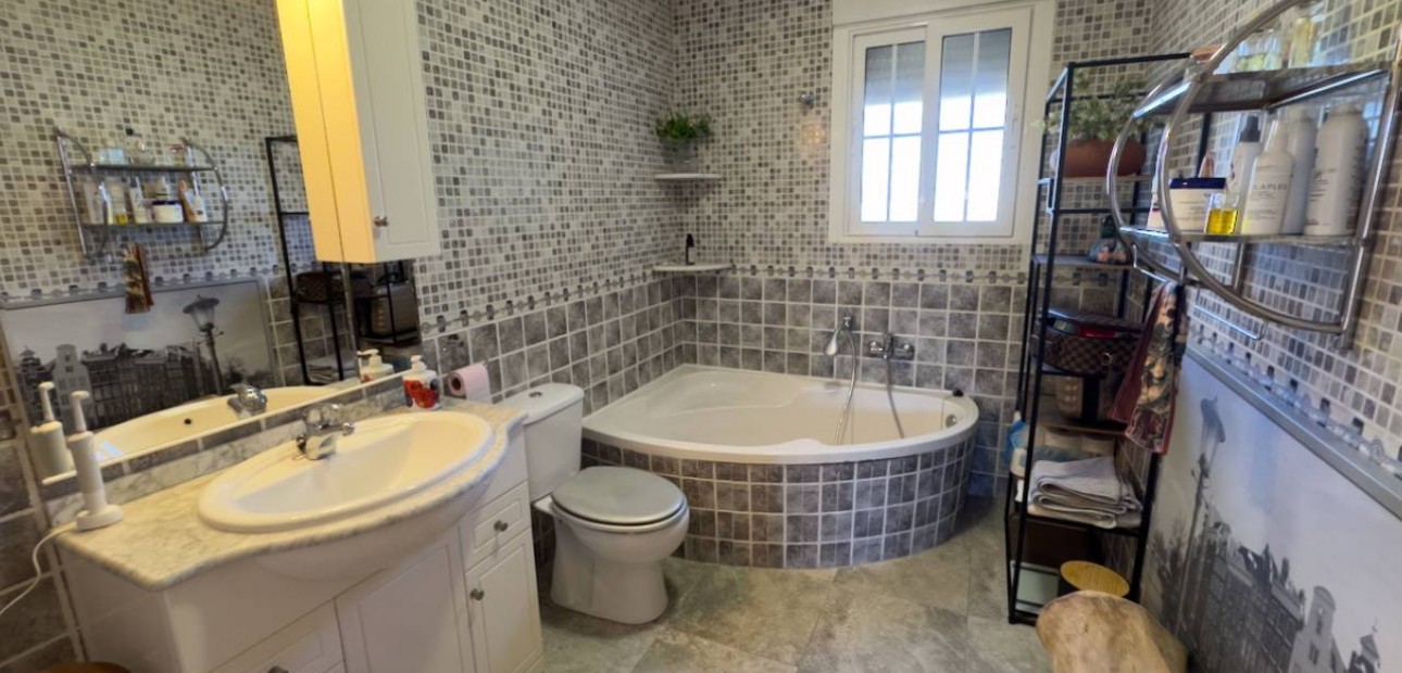 Venta - Finca / Country Property -
Catral