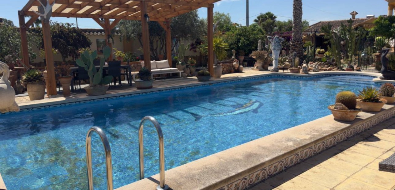 Venta - Finca / Country Property -
Catral