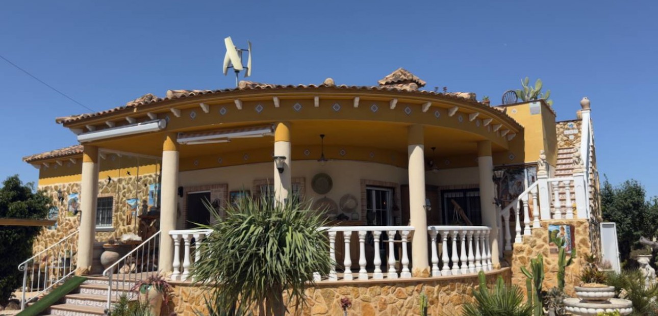 Venta - Finca / Country Property -
Catral