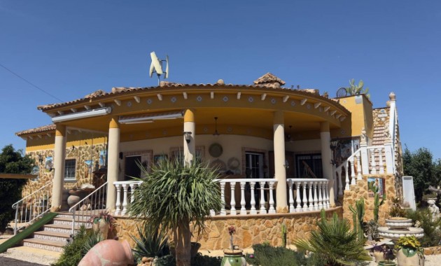 Venta - Finca / Country Property -
Catral