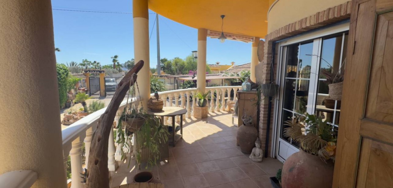 Venta - Finca / Country Property -
Catral