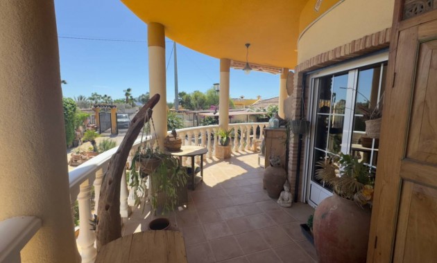Venta - Finca / Country Property -
Catral