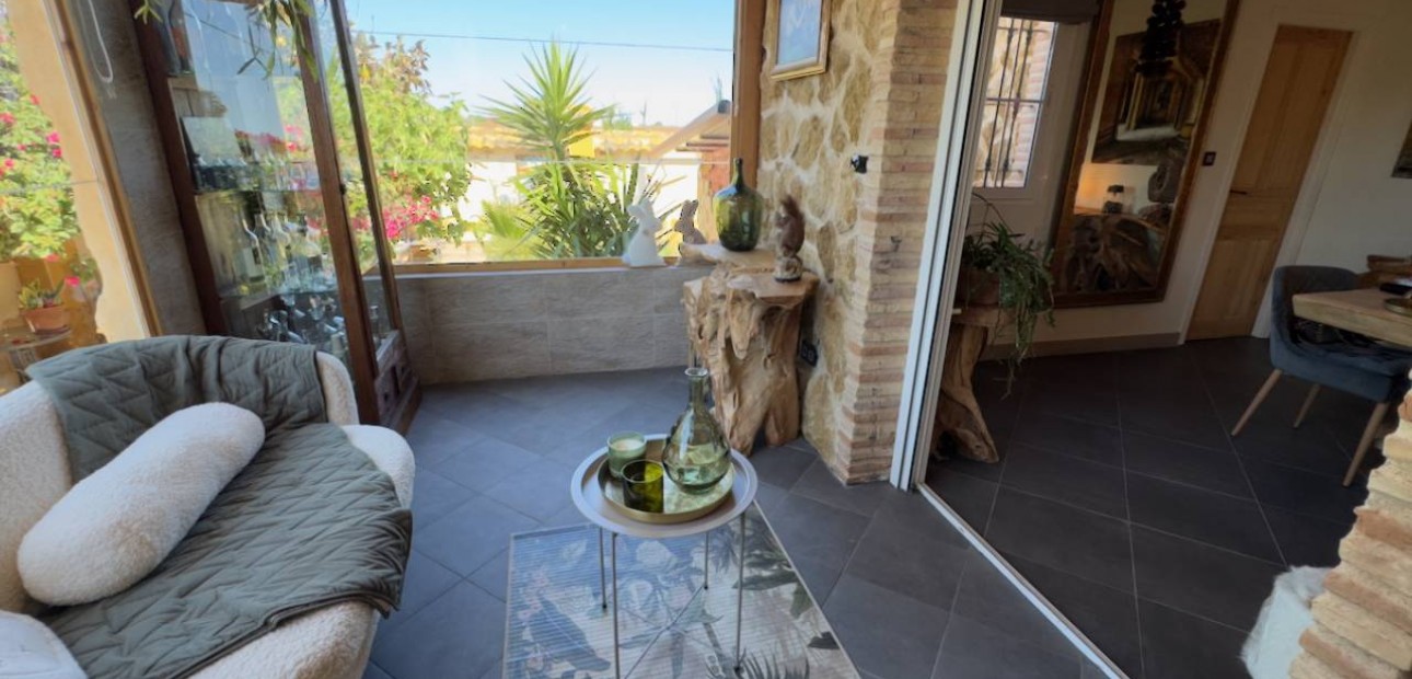 Venta - Finca / Country Property -
Catral