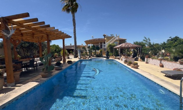 Venta - Finca / Country Property -
Catral