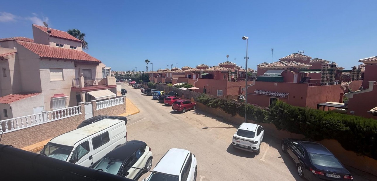 Herverkoop - Bungalow -
Orihuela Costa - Playa Flamenca