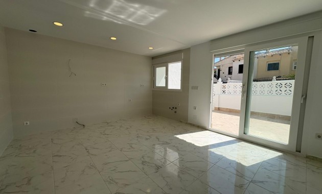 Sale - Terraced house -
Torrevieja - torrevieja