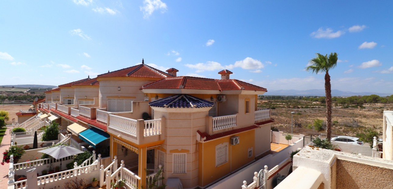 Herverkoop - Herenhuis -
Benijofar - Monte Azul