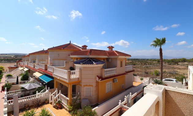 Herverkoop - Herenhuis -
Benijofar - Monte Azul