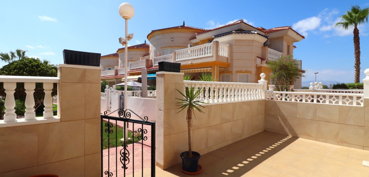 Herverkoop - Herenhuis -
Benijofar - Monte Azul