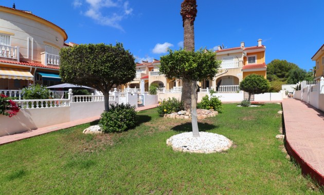 Herverkoop - Herenhuis -
Benijofar - Monte Azul