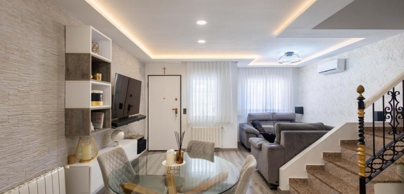 Venta - Villa -
Orihuela Costa - Montezenia