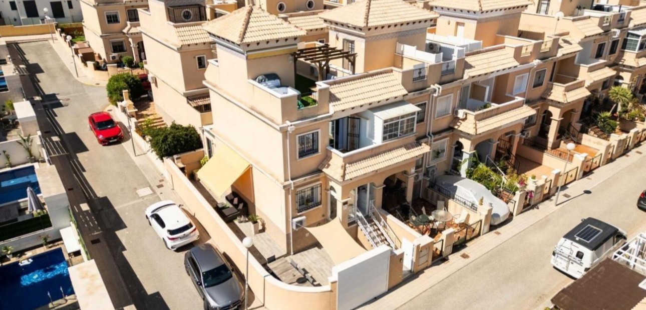 Venta - Villa -
Orihuela Costa - Montezenia