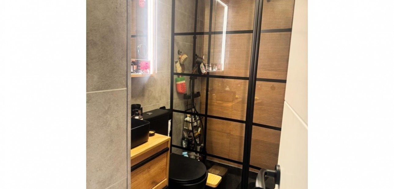 Sale - Apartment / flat -
Torrevieja - torrevieja