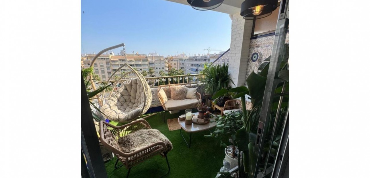 Sale - Apartment / flat -
Torrevieja - torrevieja