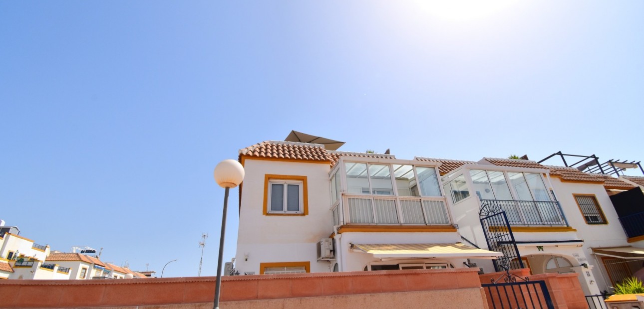 Venta - Apartamento / piso -
Orihuela Costa - La Florida