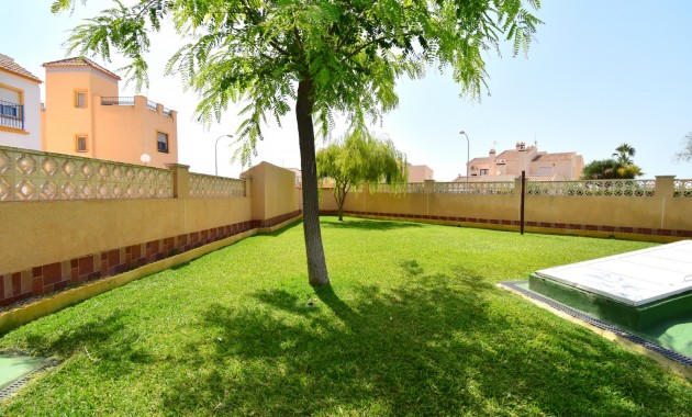 Venta - Apartamento / piso -
Orihuela Costa - La Florida