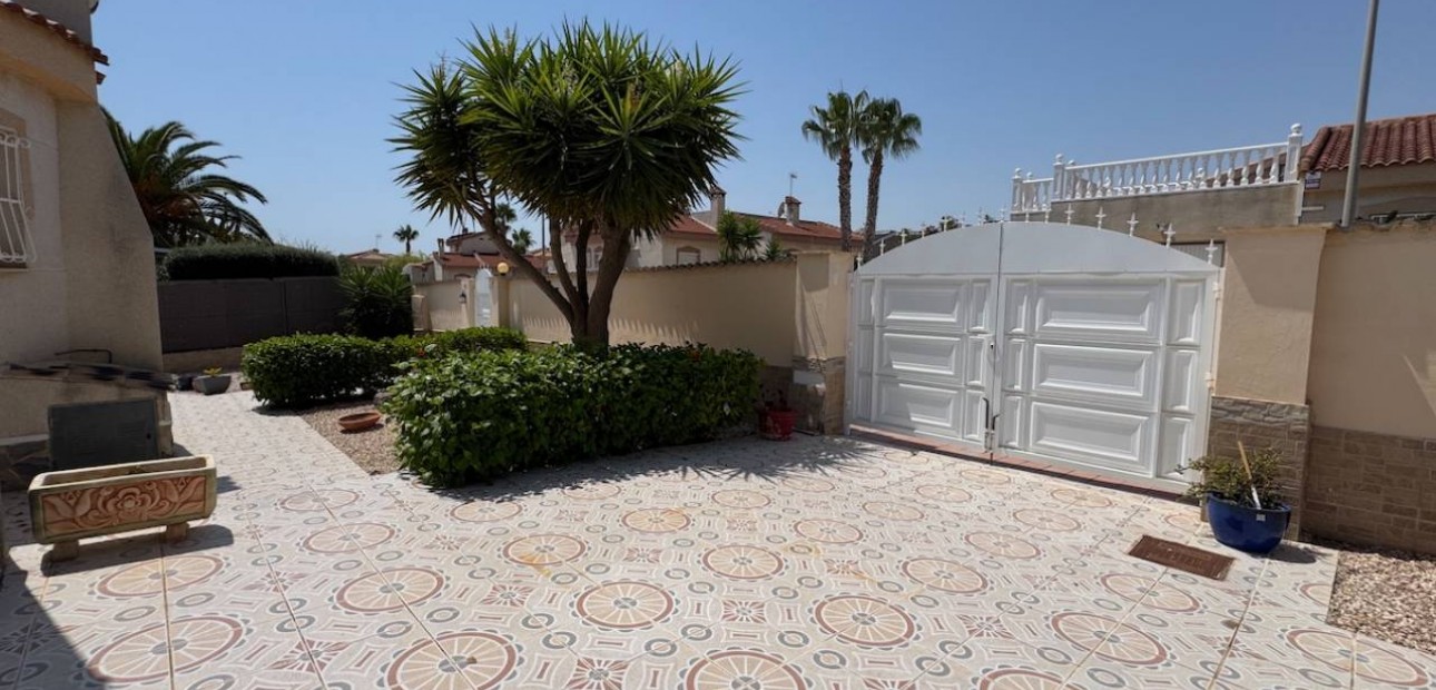 Sale - Villa -
Ciudad Quesada - Lo Pepin